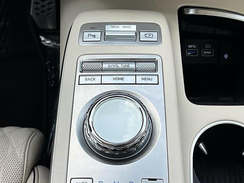 Genesis GV70  2025