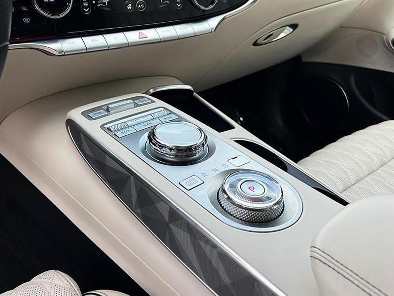 Genesis GV70  2025