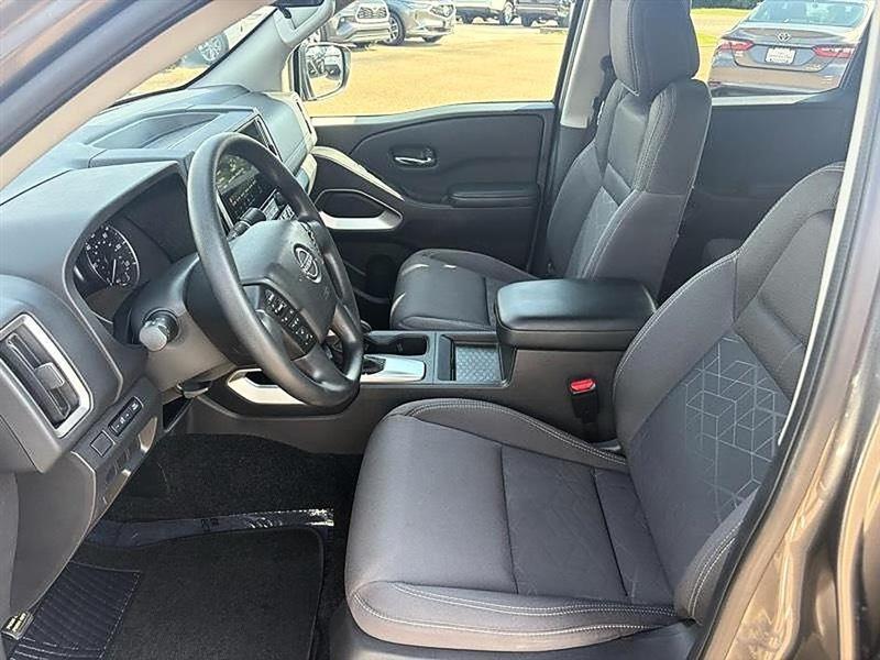 Nissan Frontier  2025
