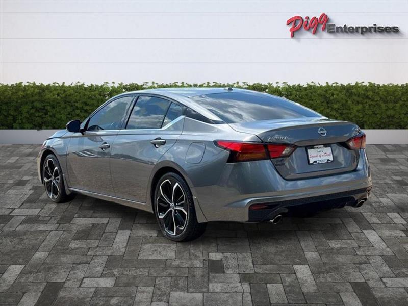Nissan Altima  2024