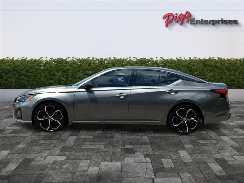 Nissan Altima  2024