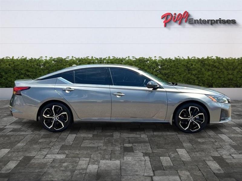 Nissan Altima  2024