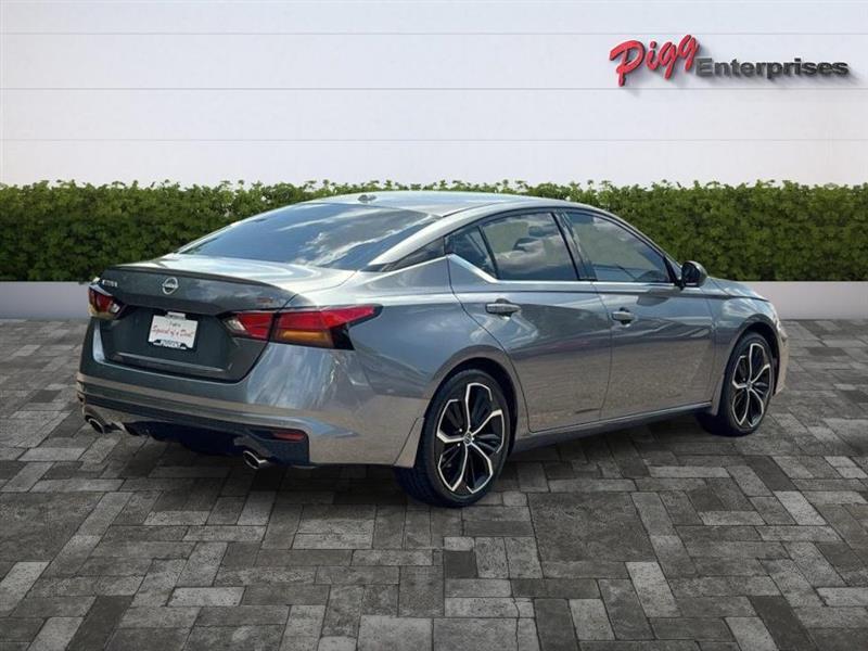 Nissan Altima  2024