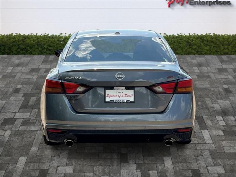 Nissan Altima  2024