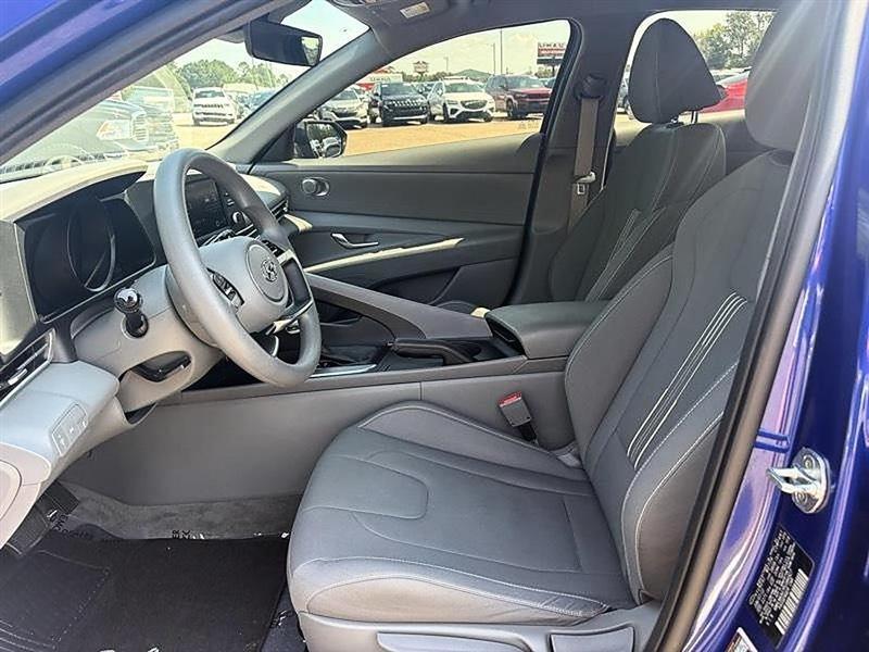 Hyundai Elantra  2023
