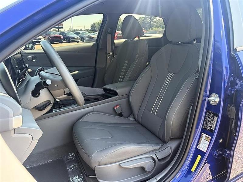 Hyundai Elantra  2023