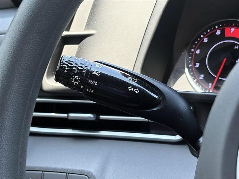 Hyundai Elantra  2023
