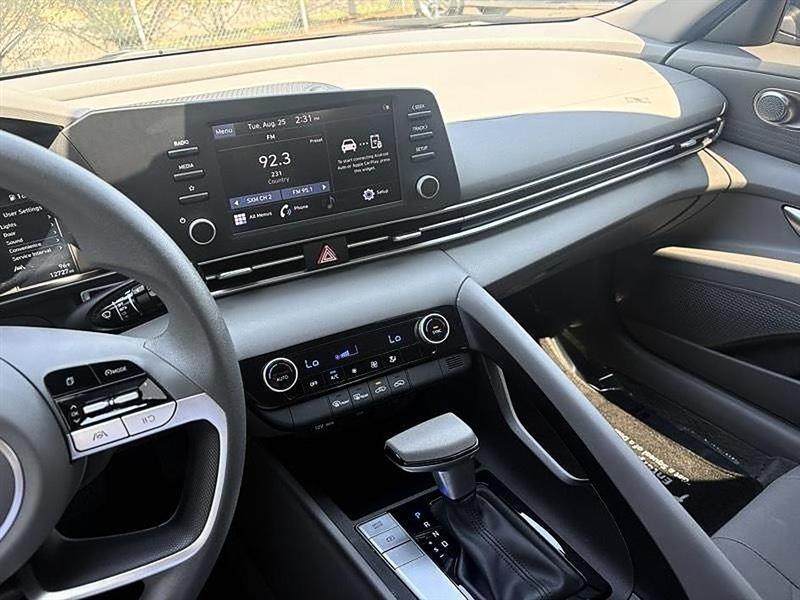 Hyundai Elantra  2023