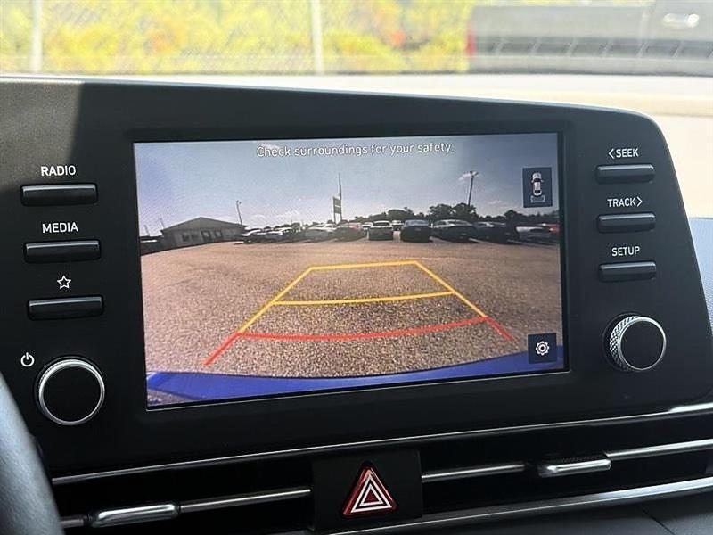 Hyundai Elantra  2023