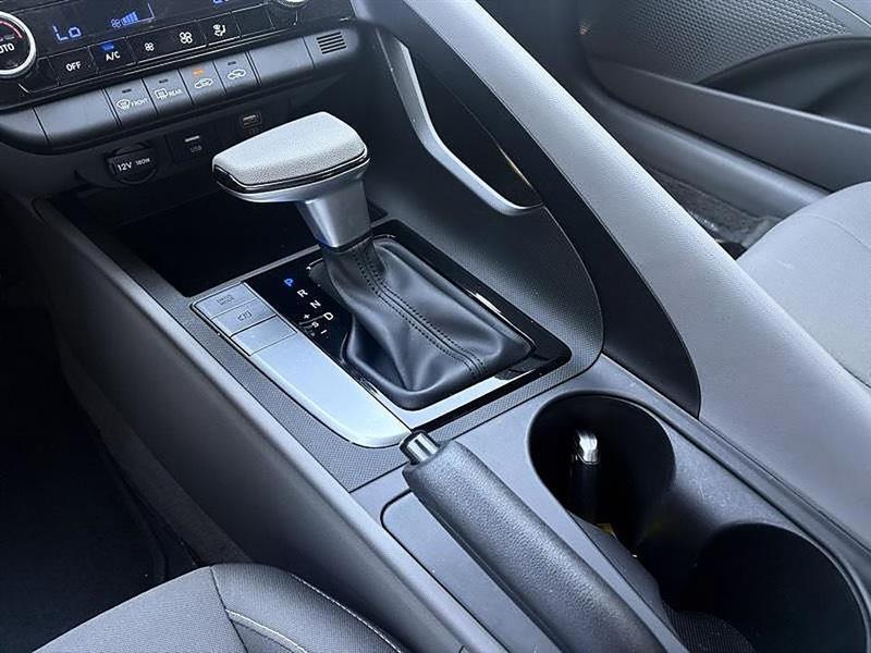 Hyundai Elantra  2023