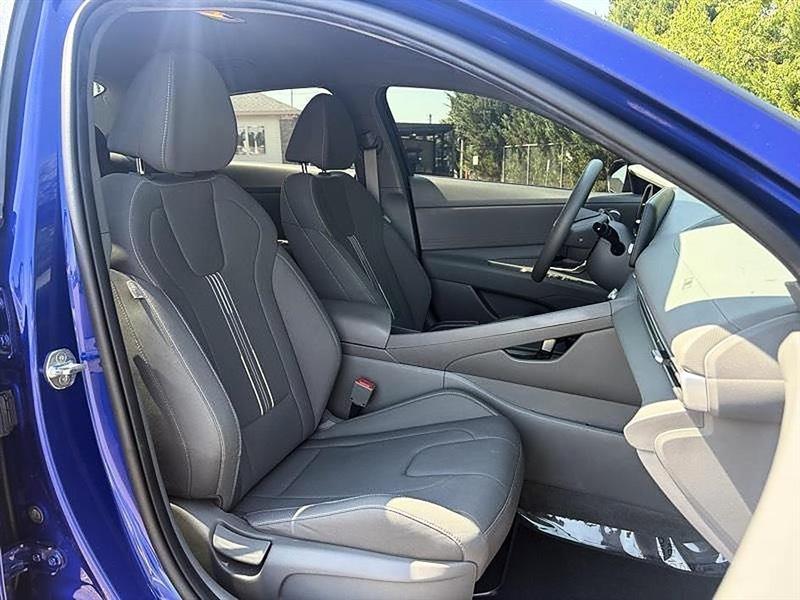 Hyundai Elantra  2023