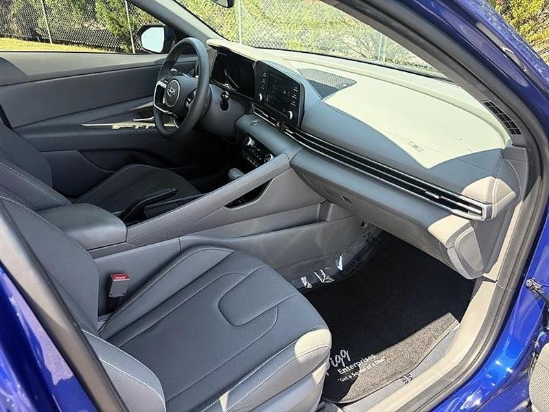 Hyundai Elantra  2023