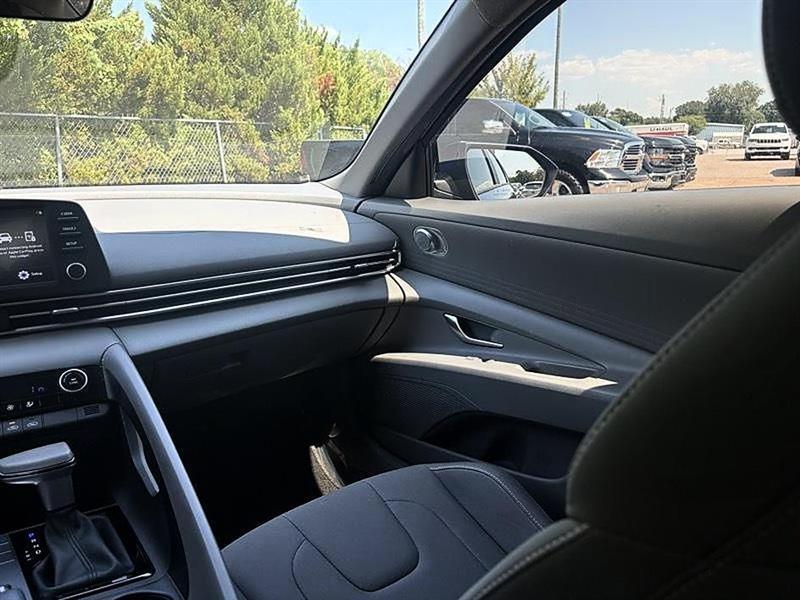 Hyundai Elantra  2023