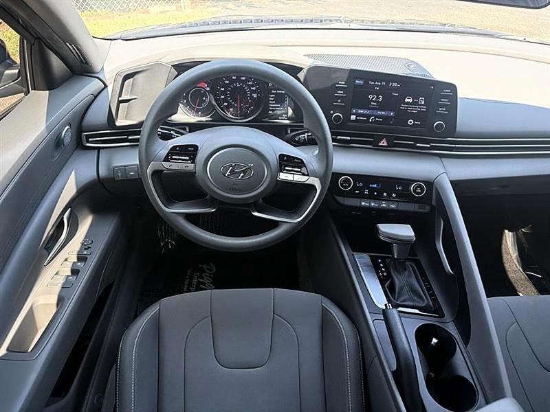 Hyundai Elantra  2023