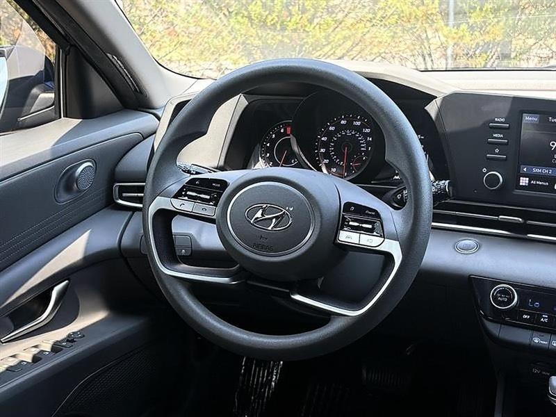 Hyundai Elantra  2023