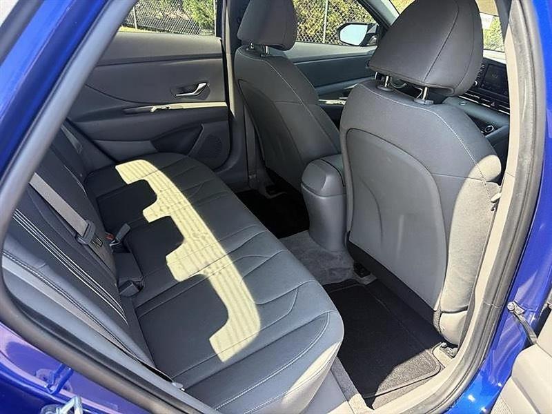 Hyundai Elantra  2023