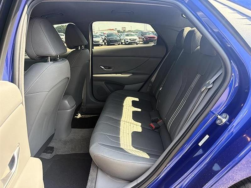 Hyundai Elantra  2023