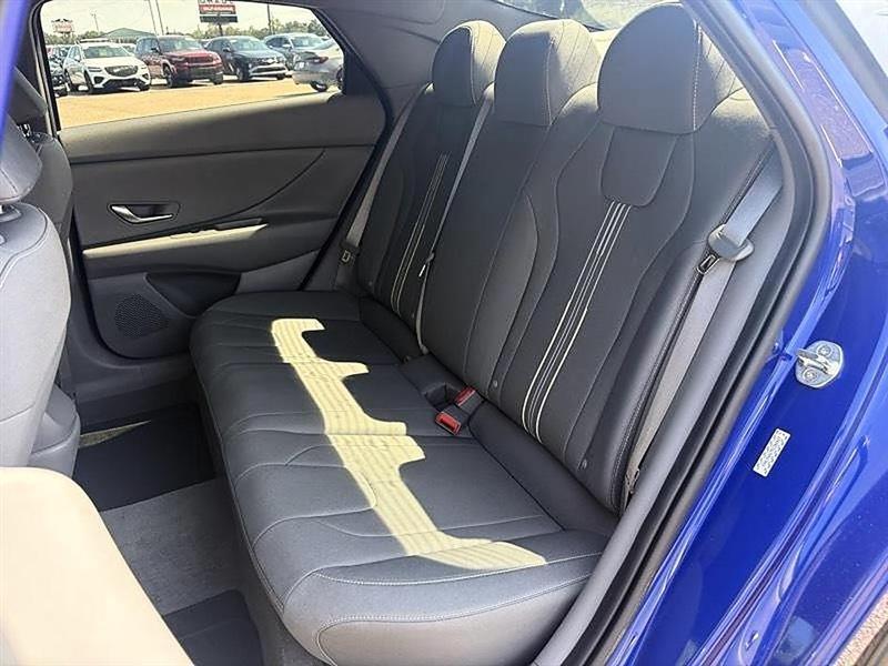 Hyundai Elantra  2023