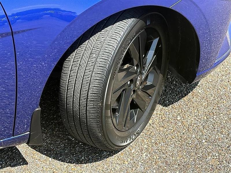 Hyundai Elantra  2023