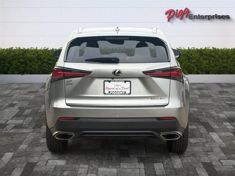 Lexus NX  2020