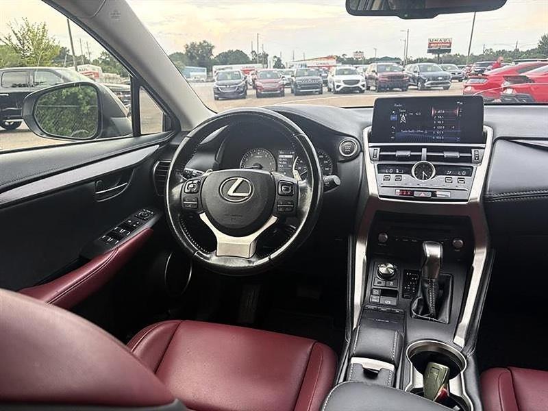 Lexus NX  2020