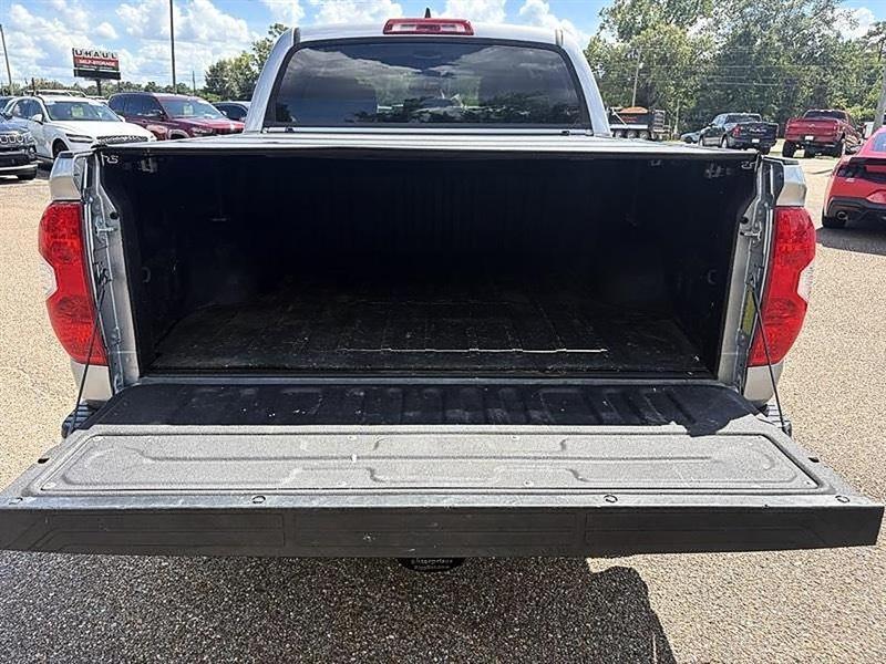 Toyota Tundra  2021