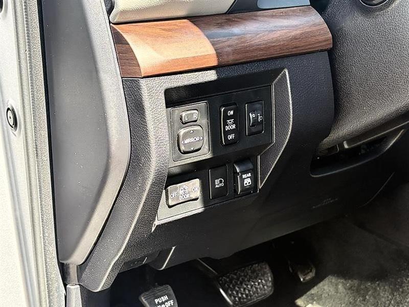 Toyota Tundra  2021