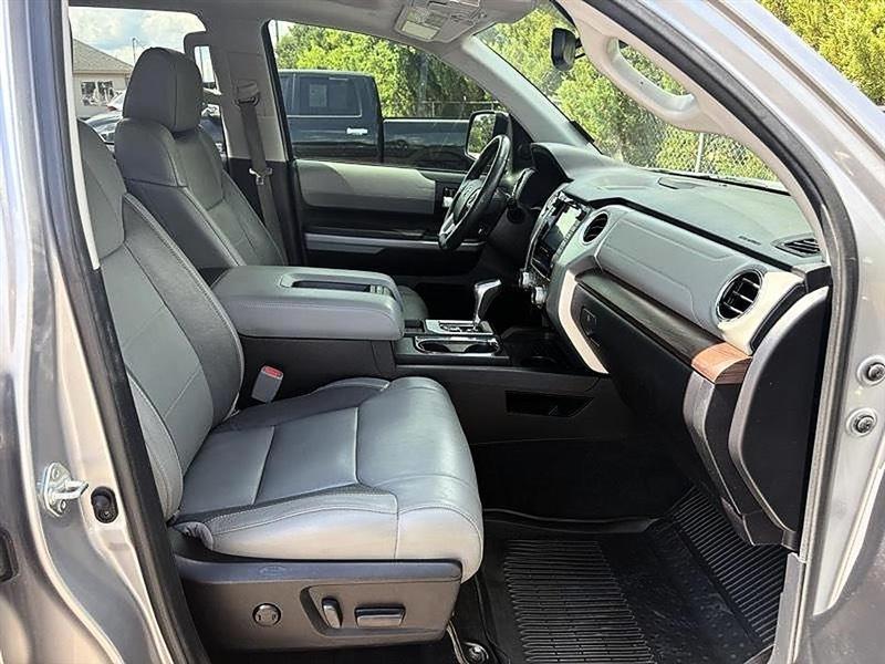 Toyota Tundra  2021