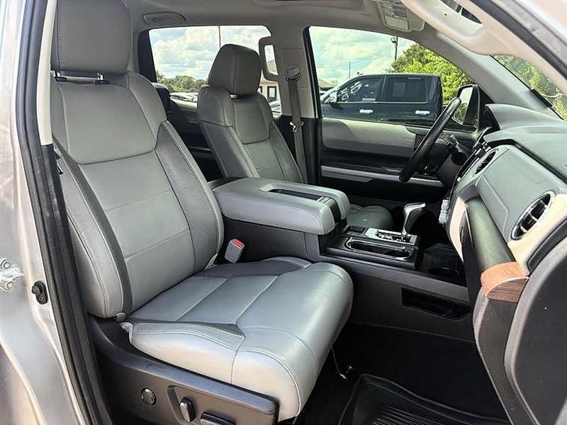 Toyota Tundra  2021