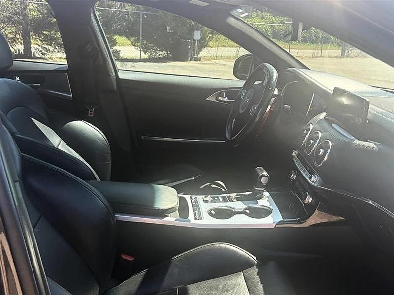 Kia Stinger  2022