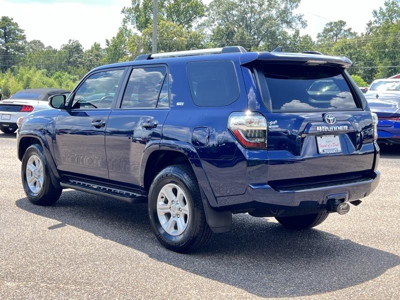 Toyota 4Runner SR5 2WD 2022