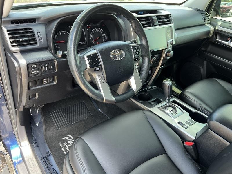 Toyota 4Runner SR5 2WD 2022