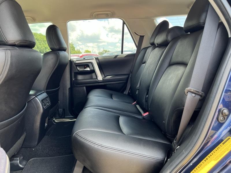 Toyota 4Runner SR5 2WD 2022