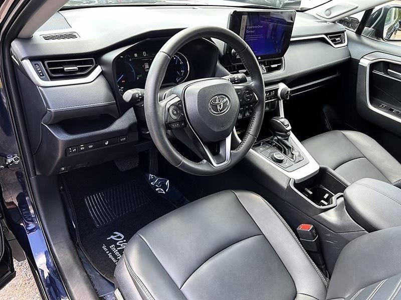 Toyota RAV4  2024