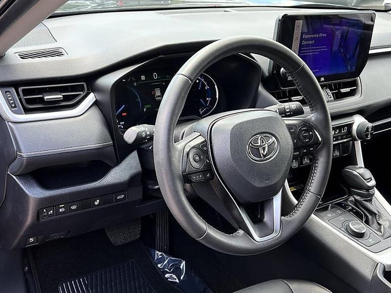Toyota RAV4  2024