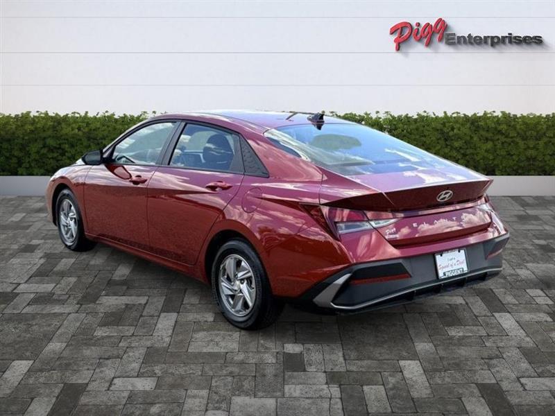 2026 Hyundai Elantra SE - Photo 2