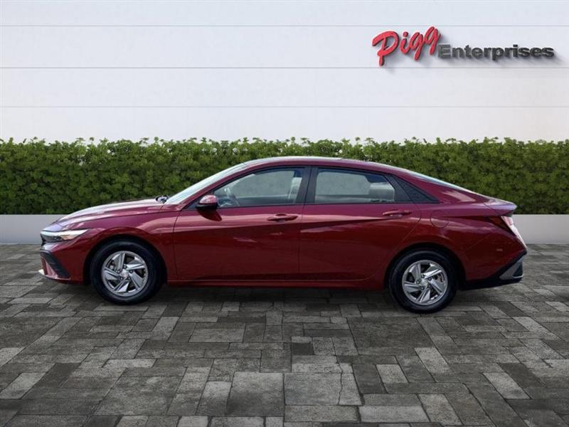2026 Hyundai Elantra SE - Photo 3