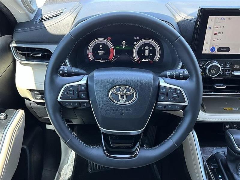 Toyota Highlander  2025