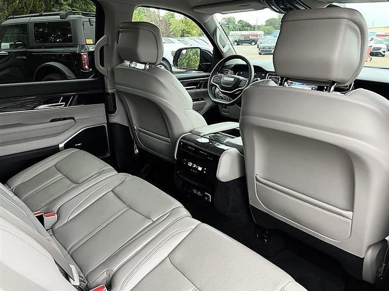 Jeep Wagoneer  2022