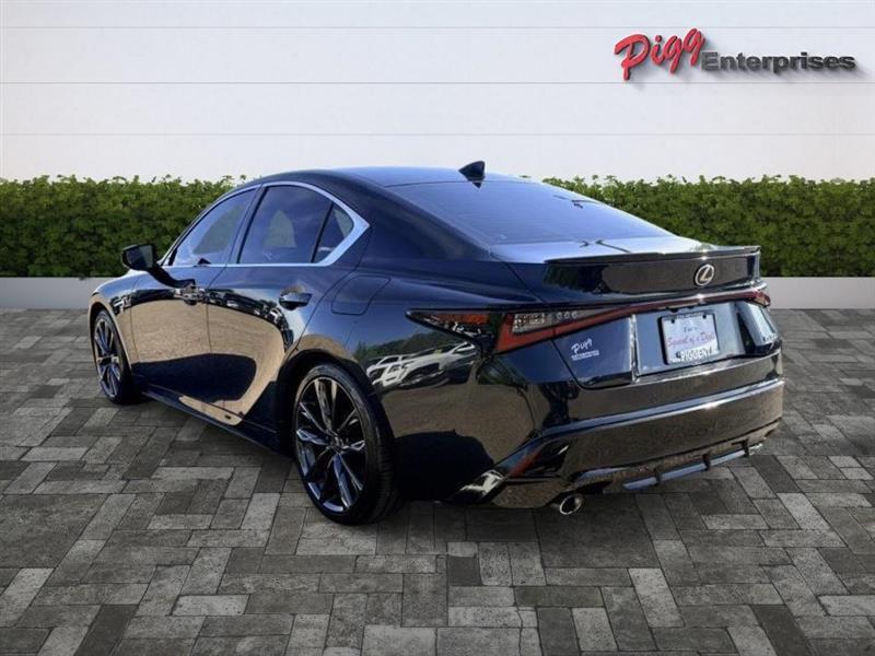 Lexus IS  2023