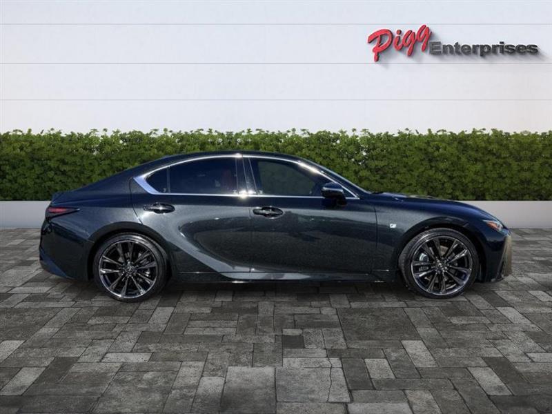 Lexus IS  2023
