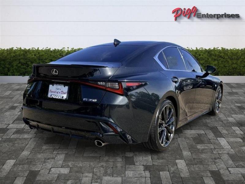 Lexus IS  2023