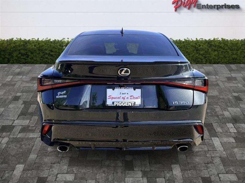Lexus IS  2023