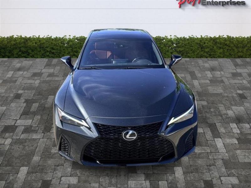 Lexus IS  2023