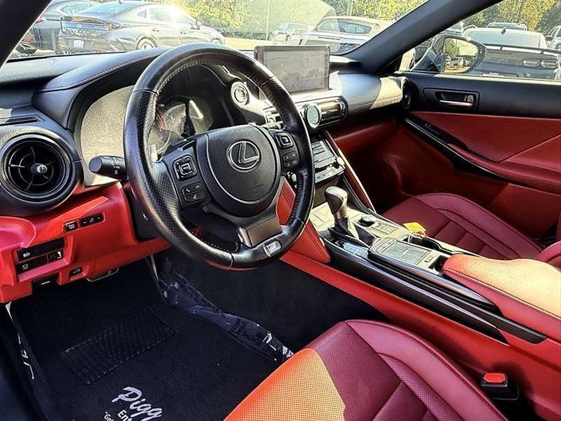 Lexus IS  2023