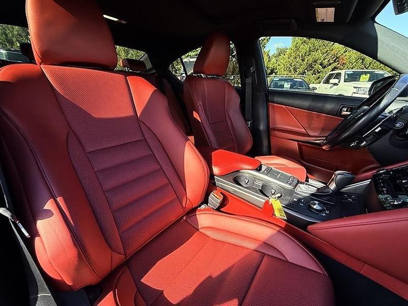 Lexus IS  2023