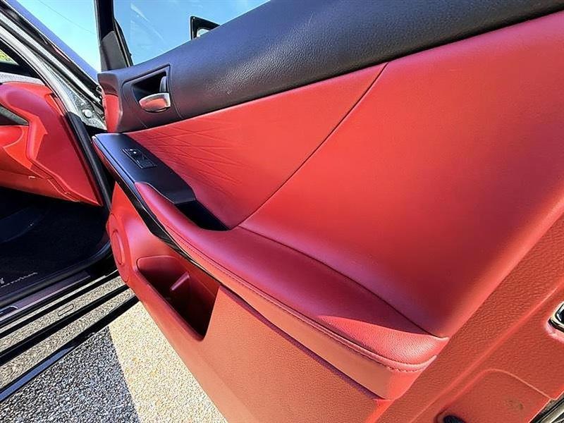 Lexus IS  2023