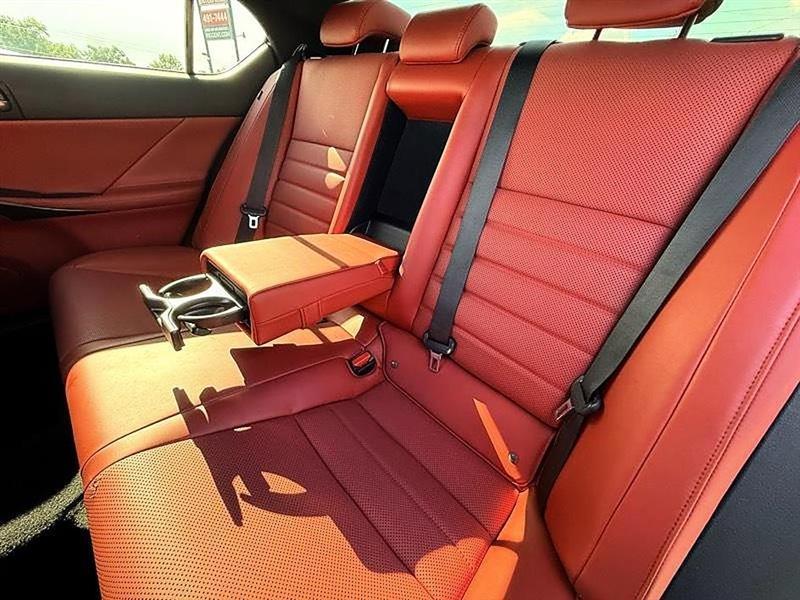 Lexus IS  2023