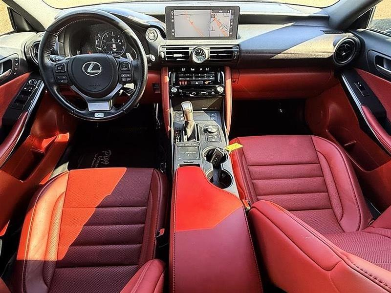 Lexus IS  2023