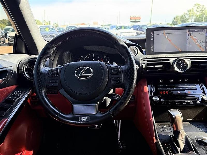 Lexus IS  2023